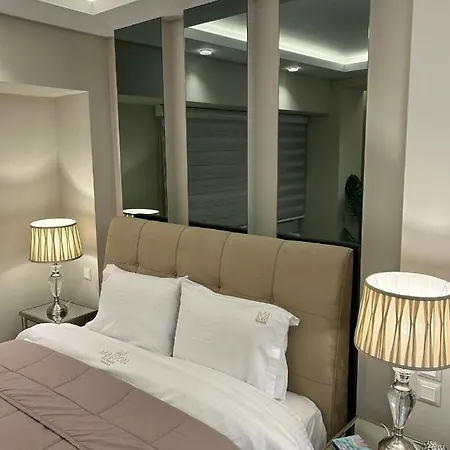 Maison De Luxx , Luxury With Jacuzzi A6 Larissa