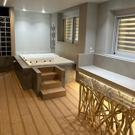 Maison De Luxx , Luxury With Jacuzzi A6 Apartment *