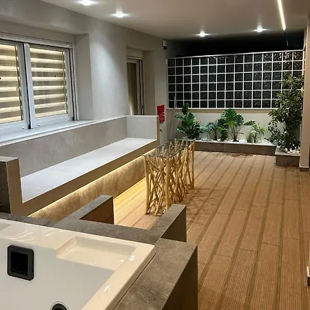 Maison De Luxx , Luxury With Jacuzzi A6 Larissa